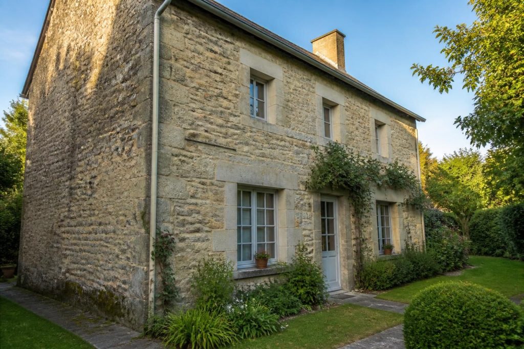 Maison en pierre : atouts, entretien et points à surveiller