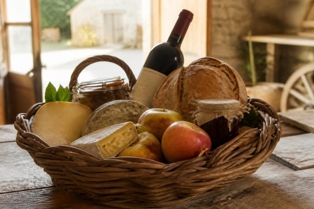 Panier gourmand à offrir : bien choisir des saveurs du terroir