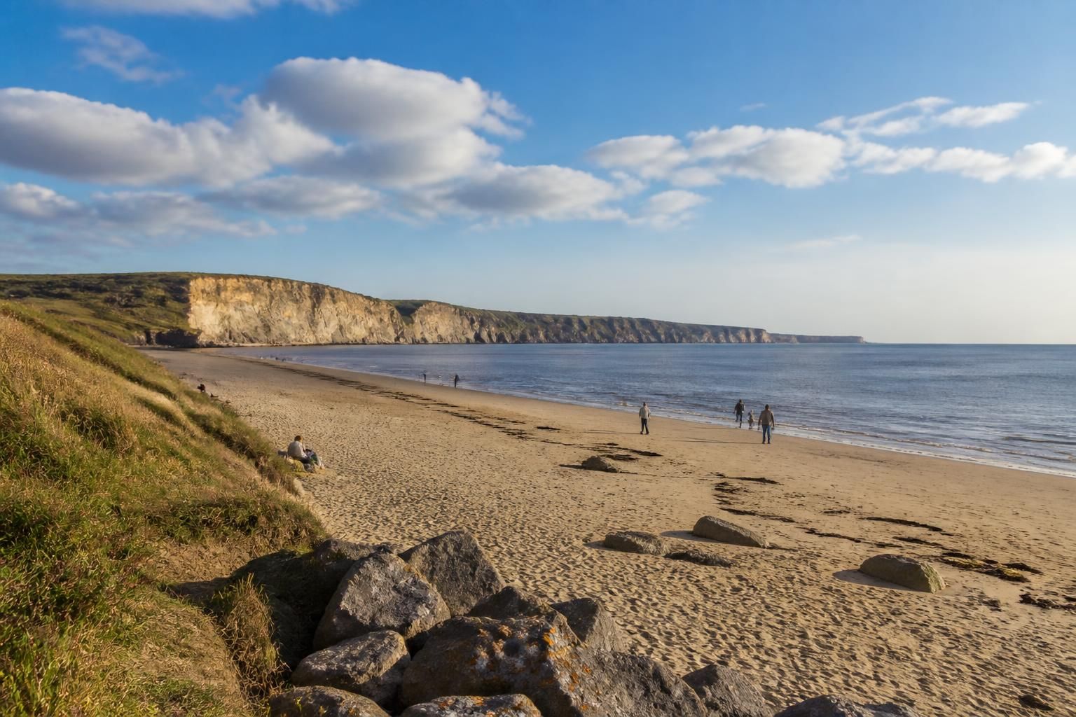 découvrez les meilleures plages en normandie pour profiter du littoral selon vos envies : détente, activités nautiques, paysages naturels et plus encore.